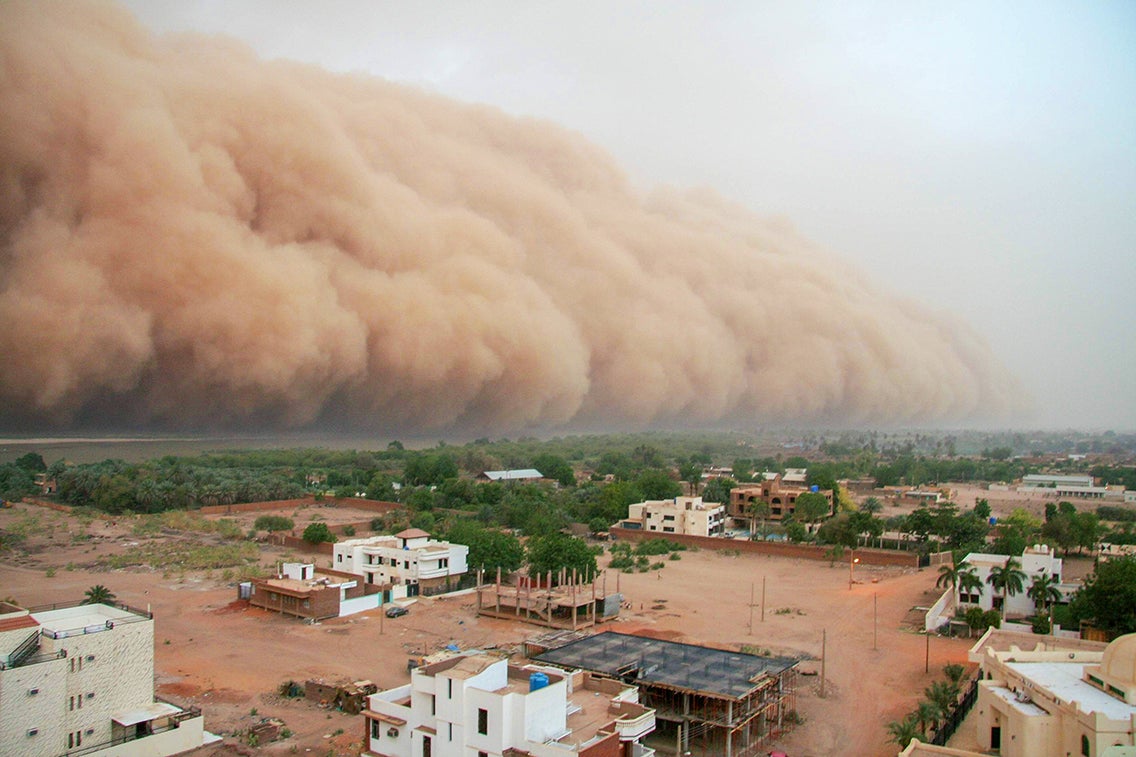 Un haboob se acerca a las afueras de Jartum, la capital y ciudad más grande de Sudán. 